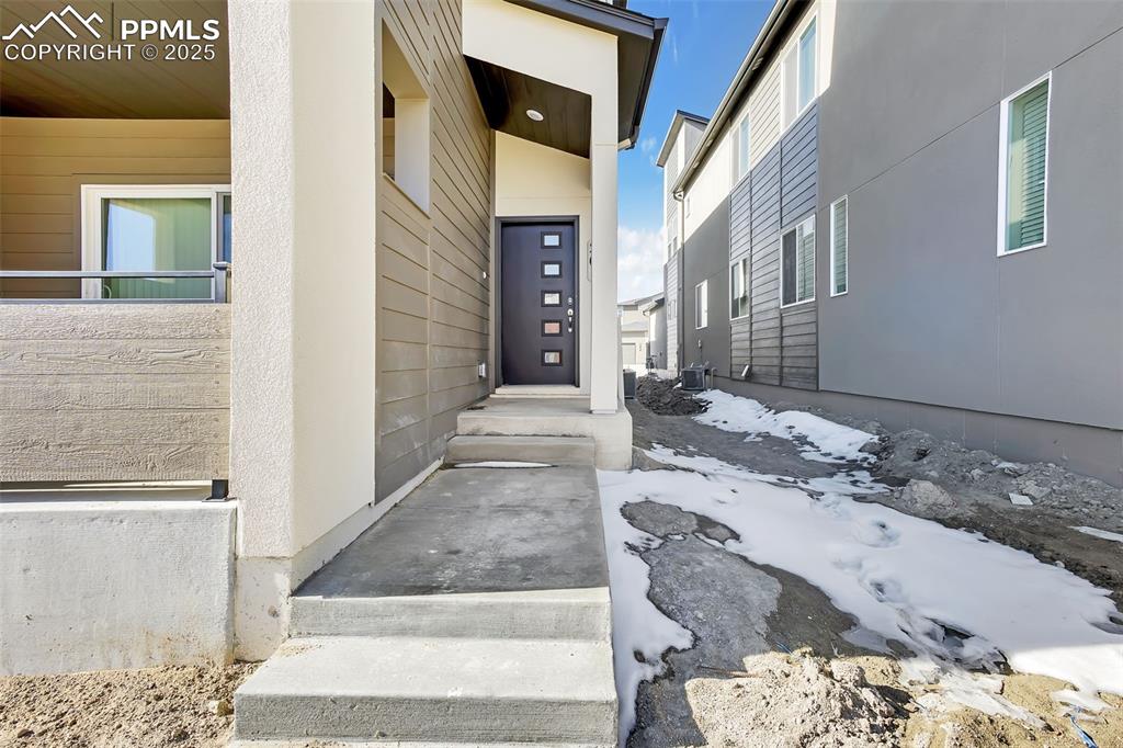 Image 12 of 23: Entry to upper level unit