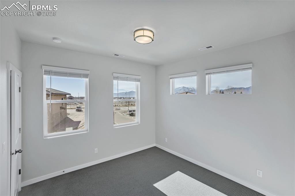 Image 20 of 23: Upper level unit