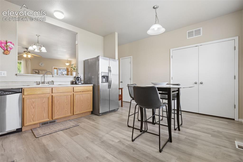 Image 11 of 35: Kitchen