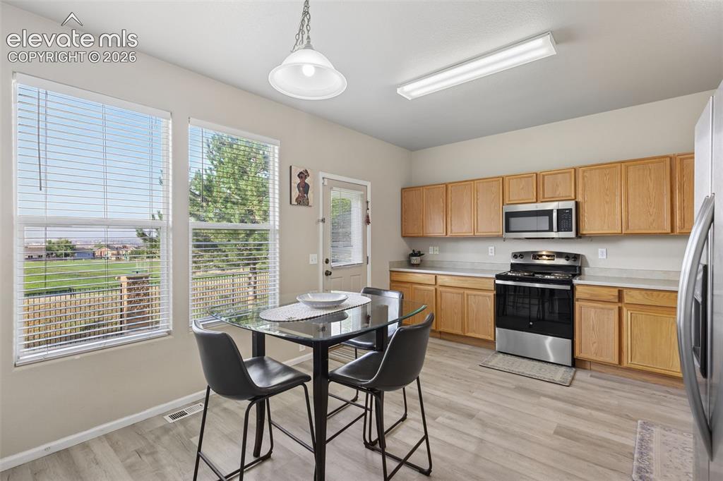 Image 9 of 35: Kitchen