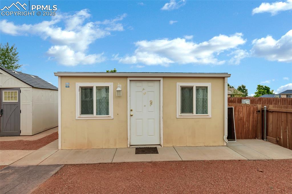 Image 25 of 39: Casita w/electrical as a pool house, gaming room???