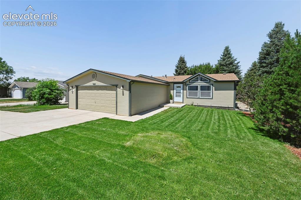 Image 1 of 28: beautiful large front yard