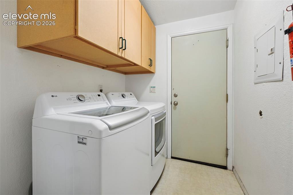 Image 21 of 28: Laundry