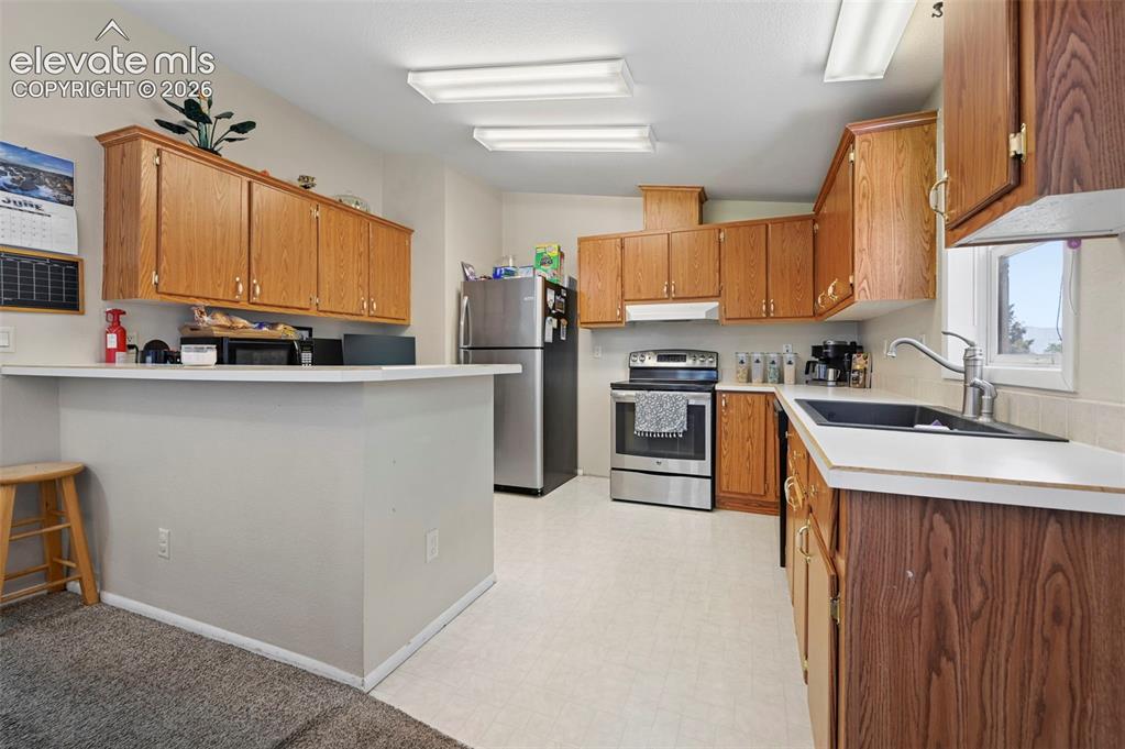 Image 6 of 28: Kitchen