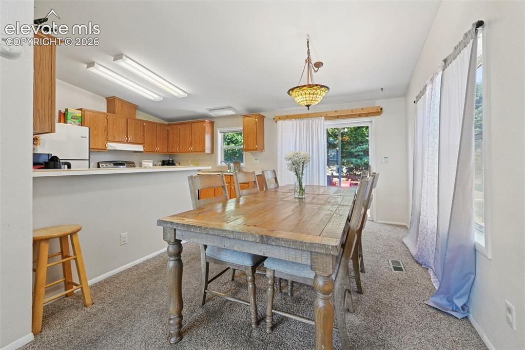 Image 9 of 28: Dining Area