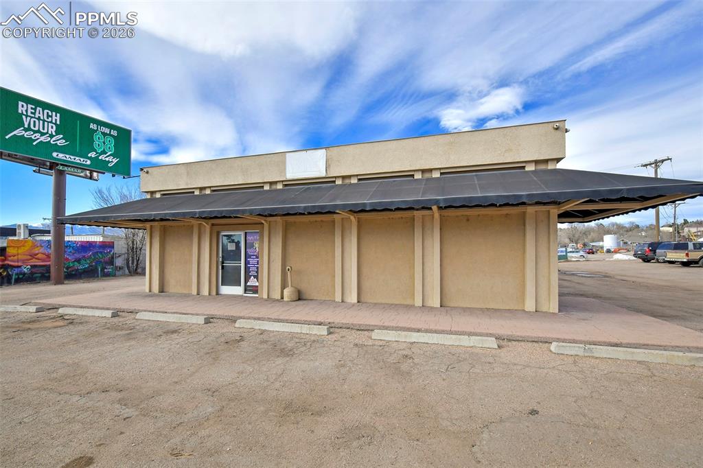 Image 6 of 24: Front of Structure