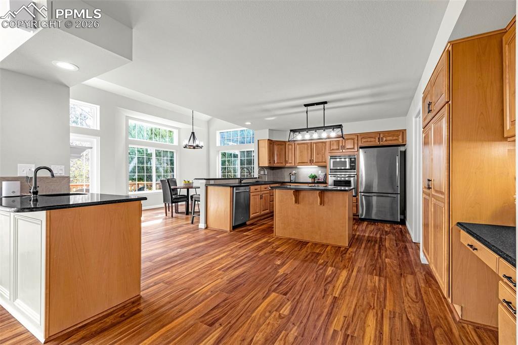 Image 11 of 47: Kitchen