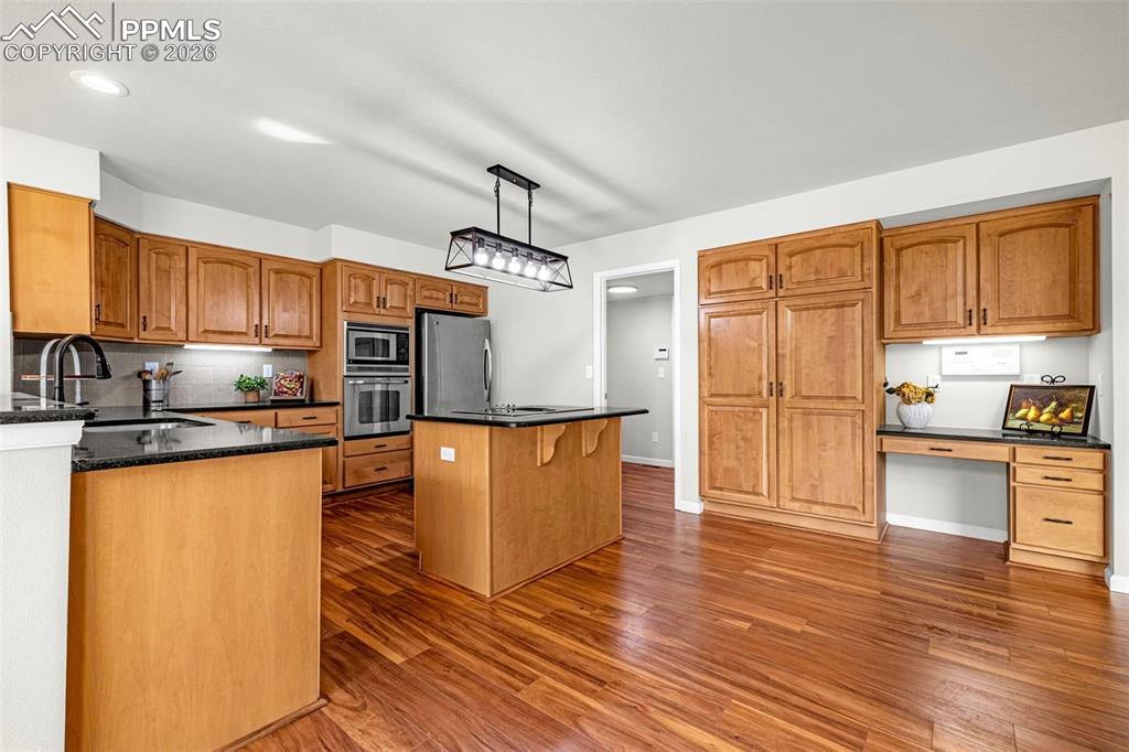 Image 13 of 47: Kitchen