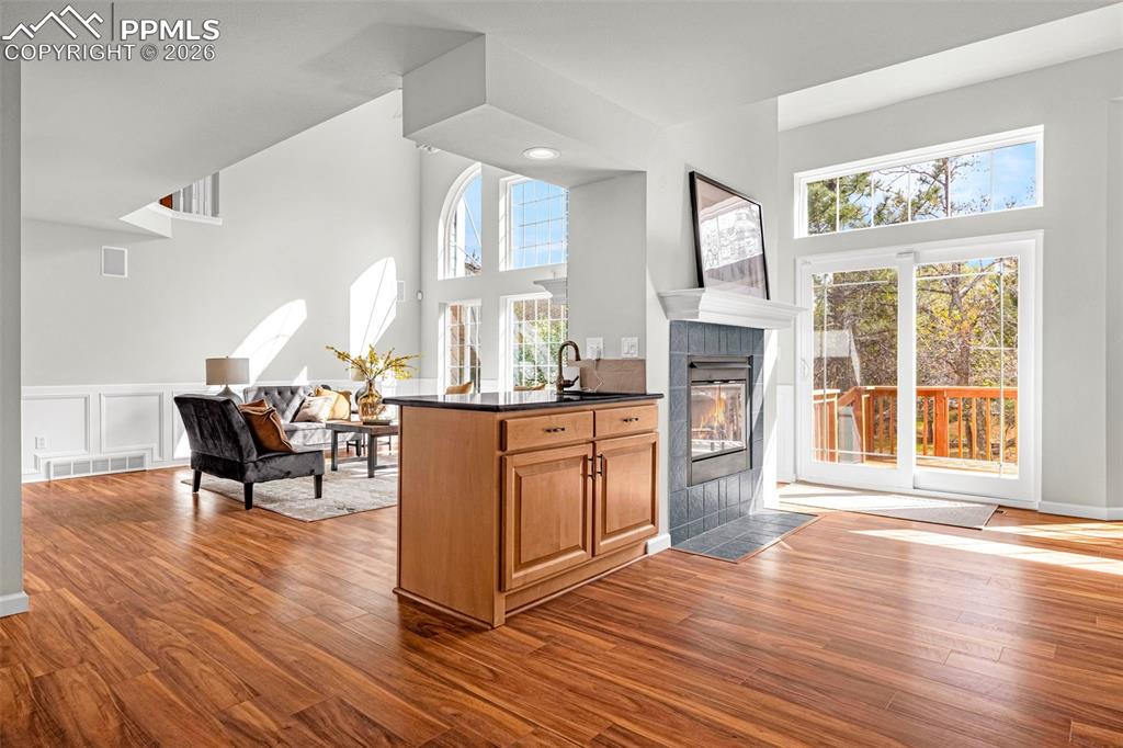 Image 17 of 47: Kitchen