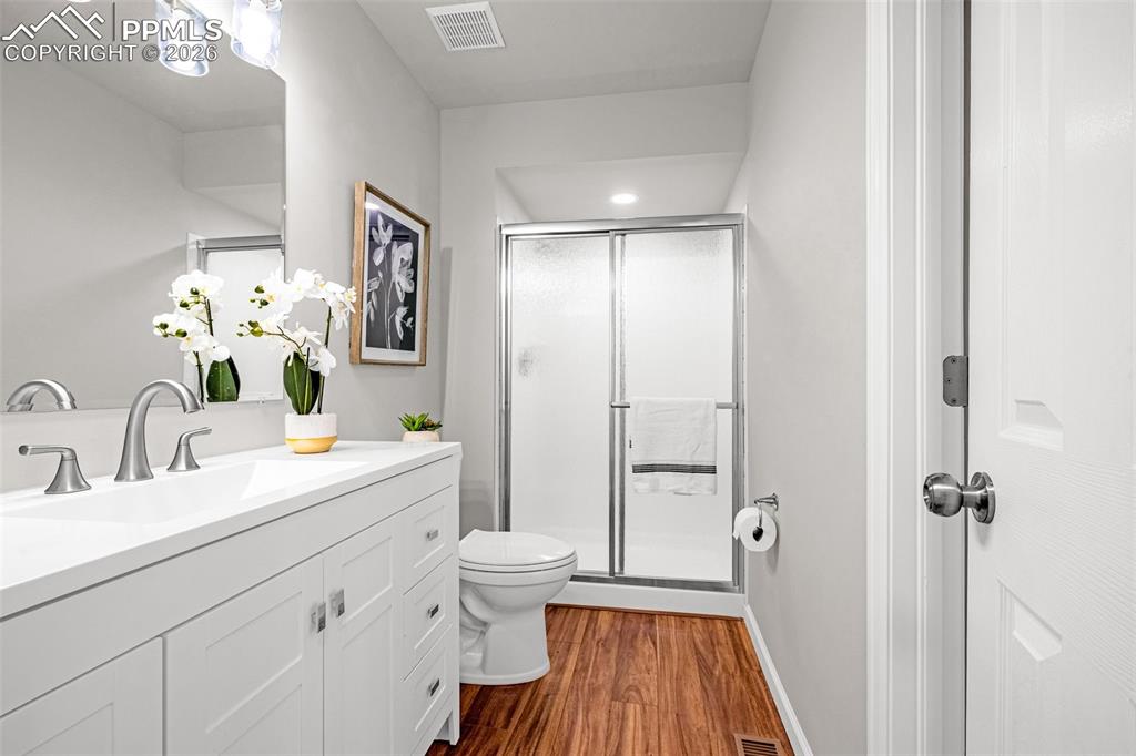 Image 7 of 47: Bathroom