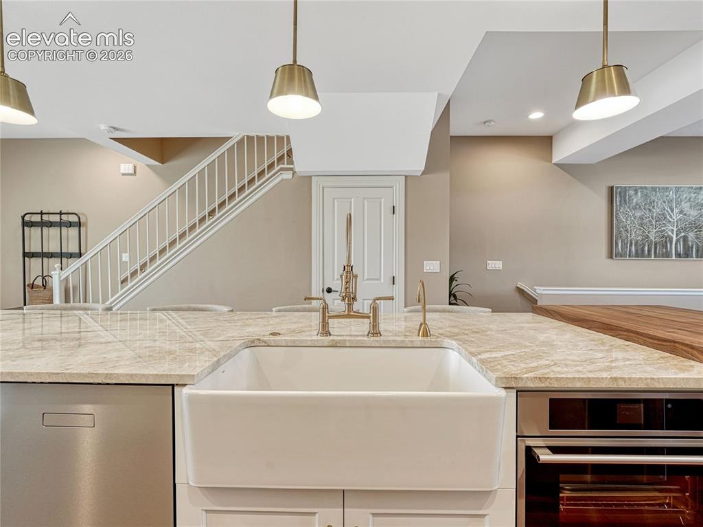 Image 11 of 42: Kitchen