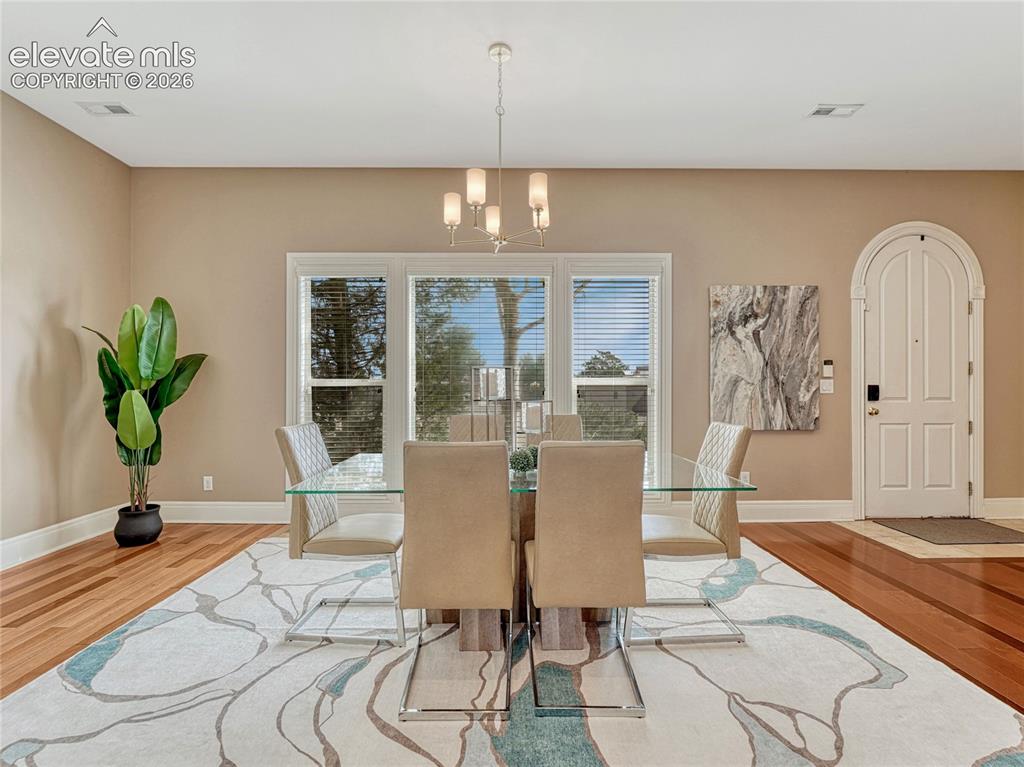 Image 12 of 42: Dining Area