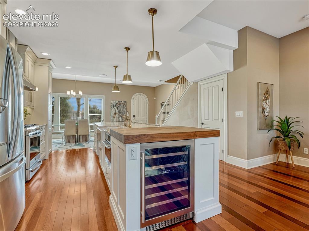 Image 15 of 42: Kitchen