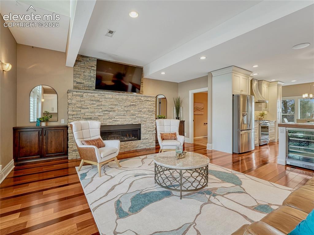 Image 17 of 42: Living Room