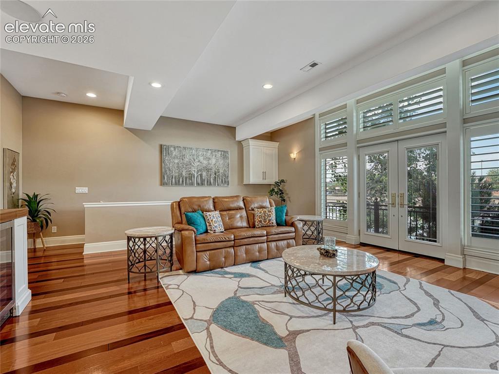 Image 19 of 42: Living Room