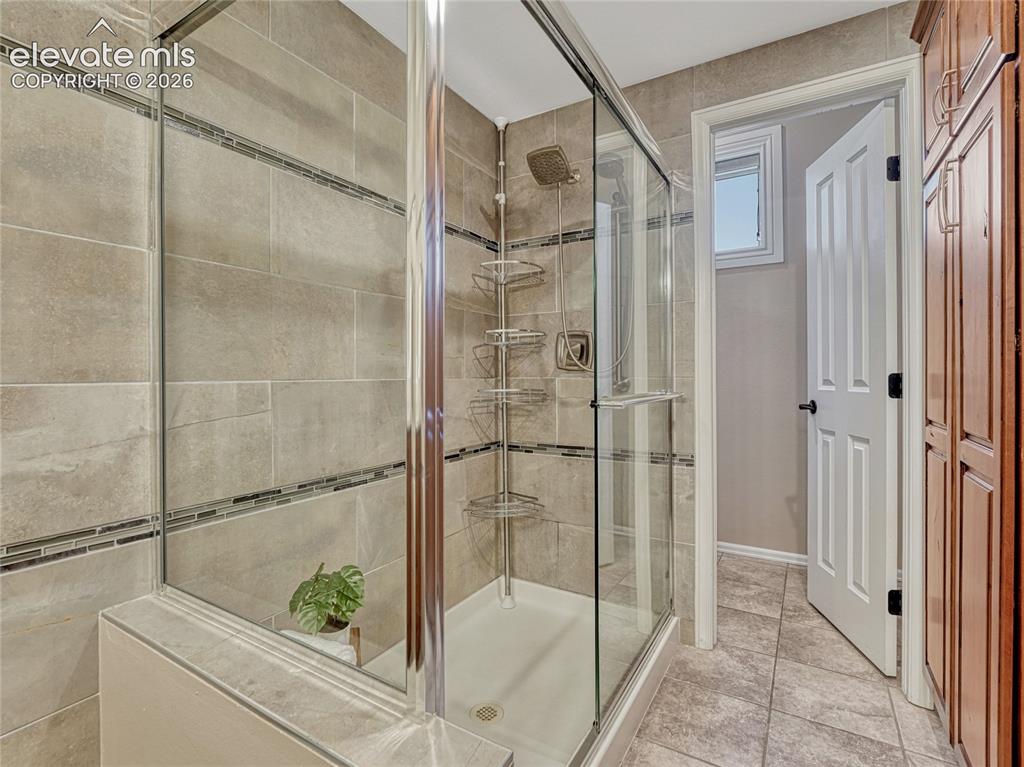 Image 29 of 42: Bathroom