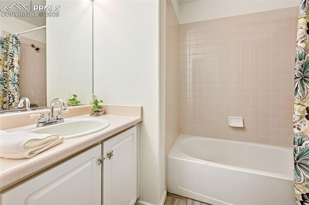 Image 11 of 37: Full bath just outside bedroom