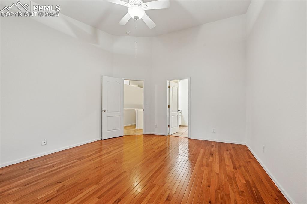 Image 21 of 37: Can accommodate your large bedroom furniture!