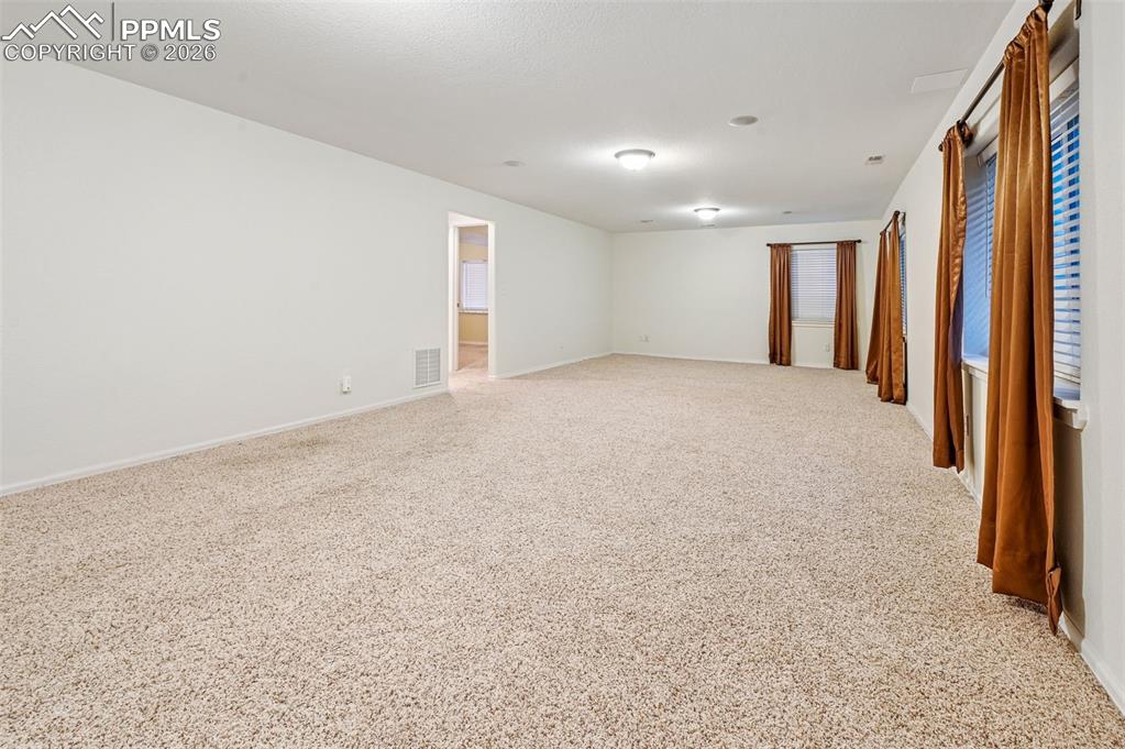 Image 29 of 37: Able to handle game tables, sofas and more!