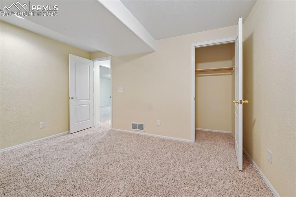 Image 33 of 37: Good sized bedroom