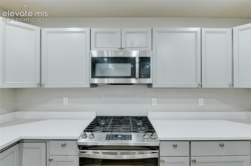 Image 11 of 23: Kitchen