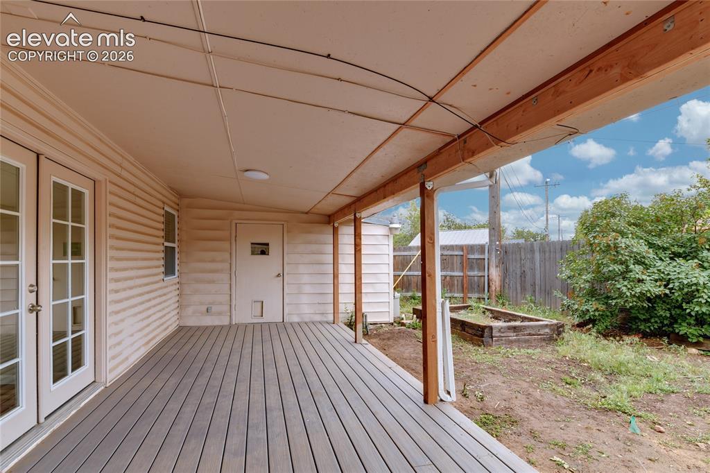 Image 22 of 23: Deck