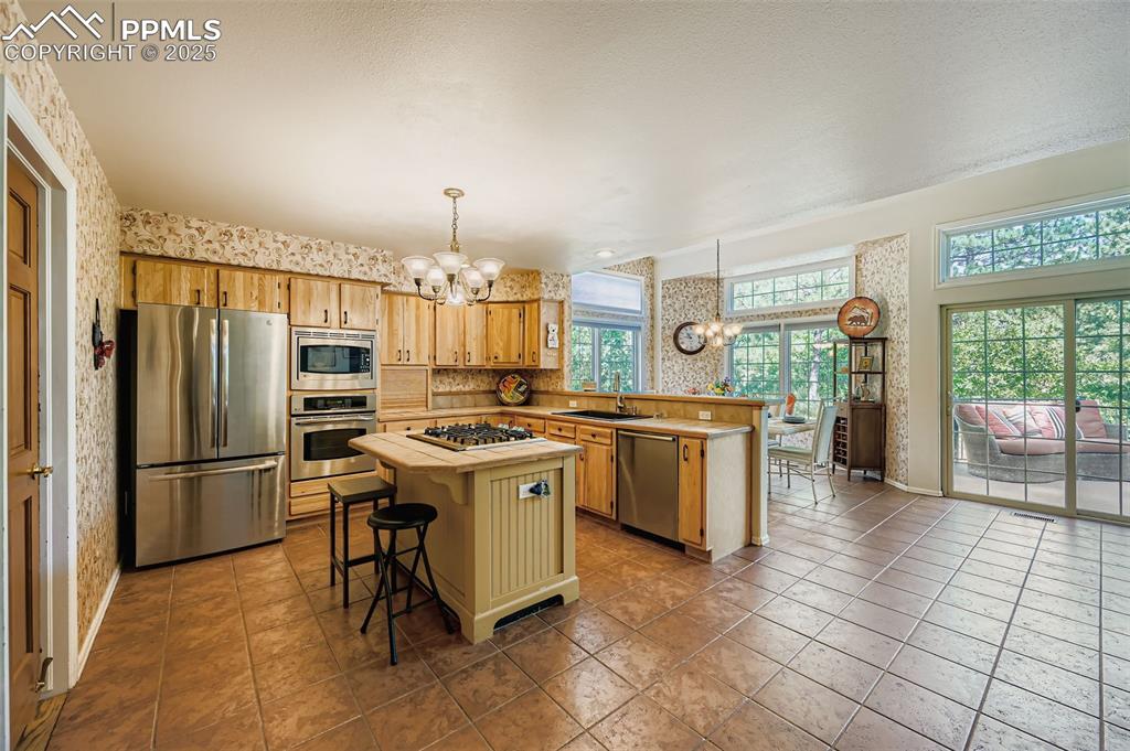 Image 14 of 47: Kitchen