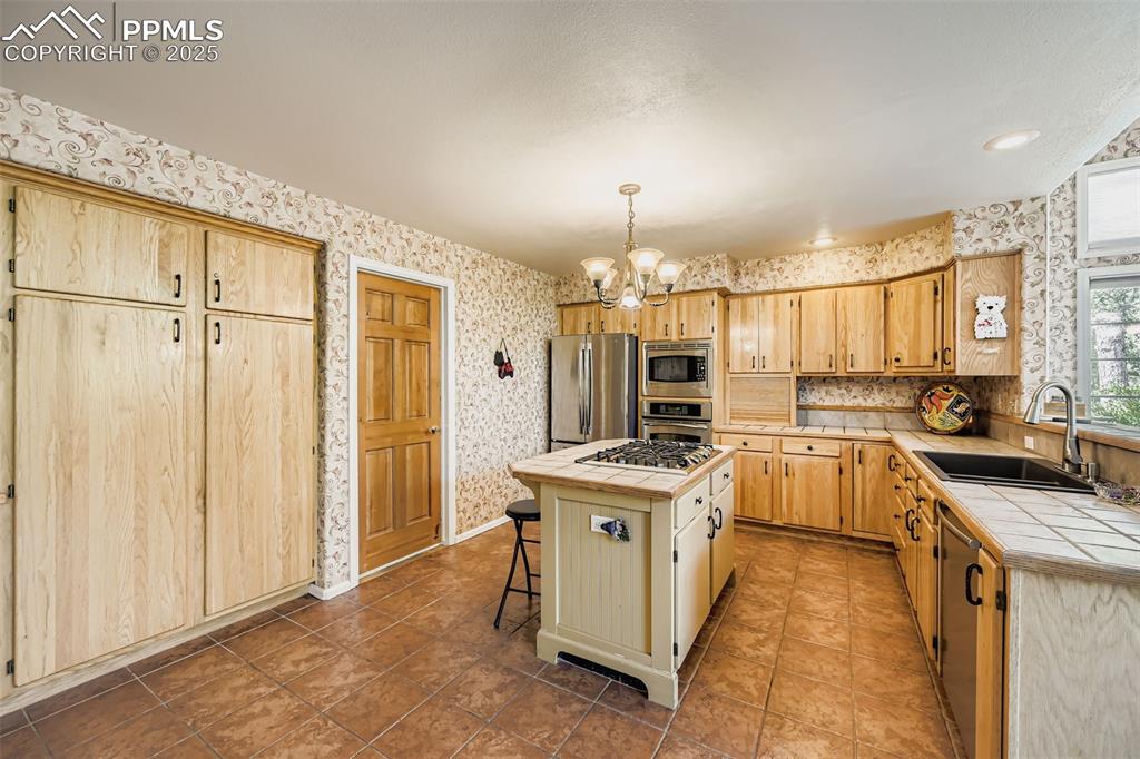 Image 15 of 47: Kitchen