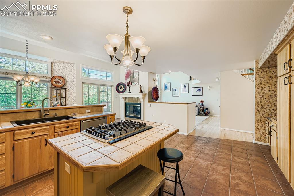 Image 16 of 47: Kitchen