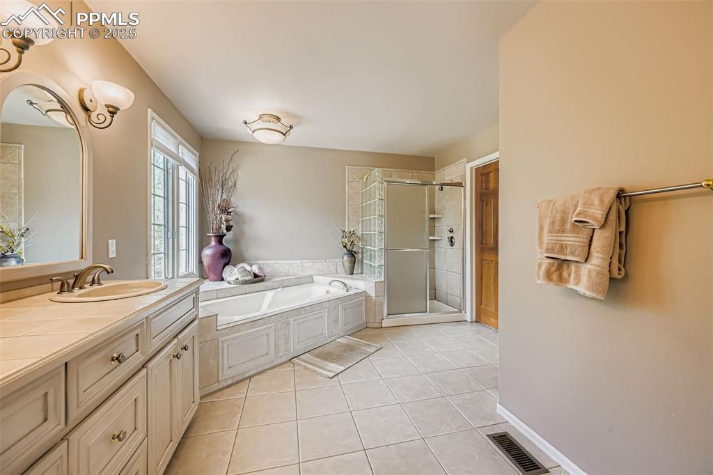 Image 22 of 47: Master Bathroom