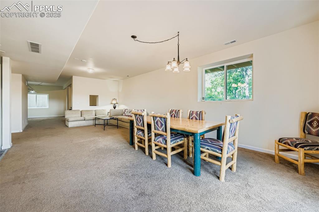 Image 36 of 47: Dining Area