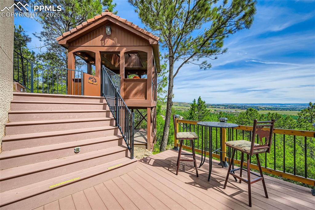 Image 45 of 47: Deck