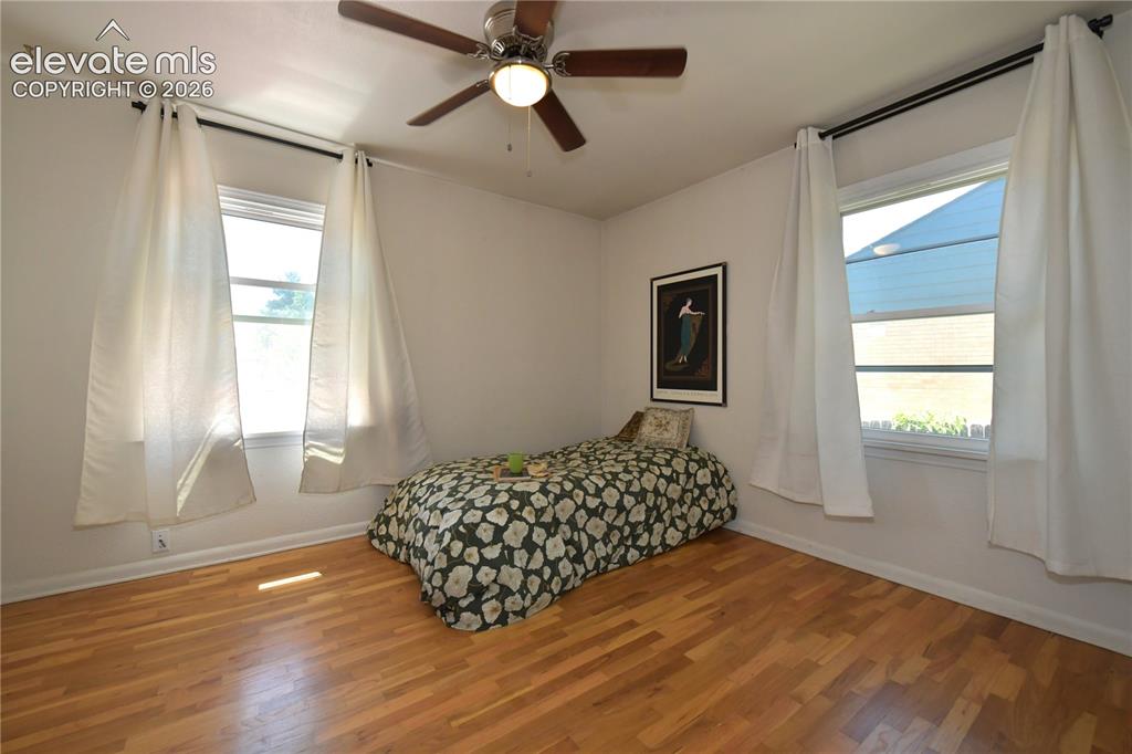 Image 14 of 48: Bedroom