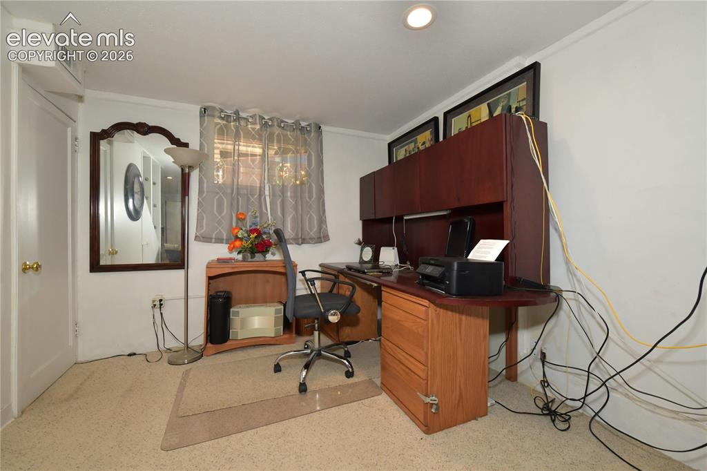 Image 18 of 48: Office