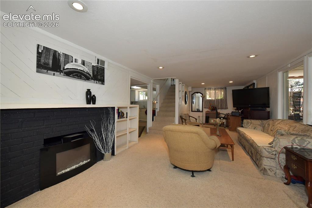 Image 21 of 48: Living Room