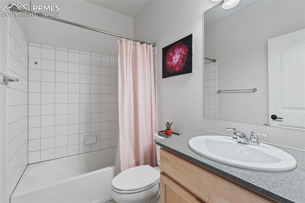 Image 30 of 48: Bathroom