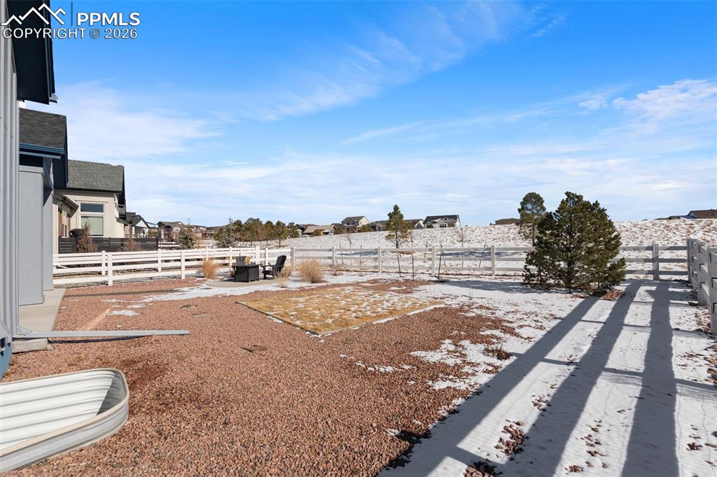 Image 36 of 48: Yard