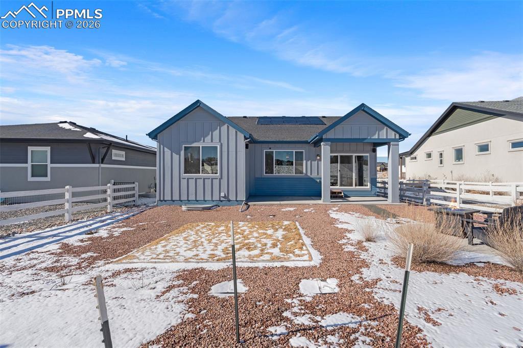 Image 37 of 48: Yard