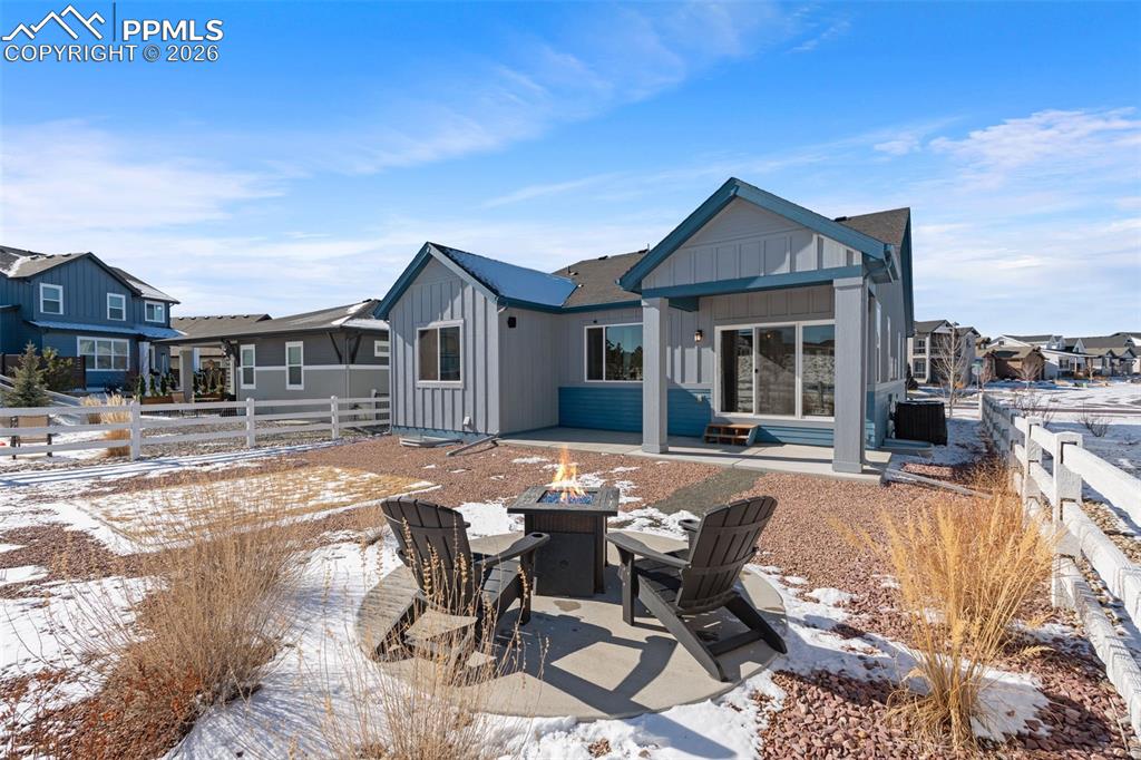 Image 38 of 48: Yard