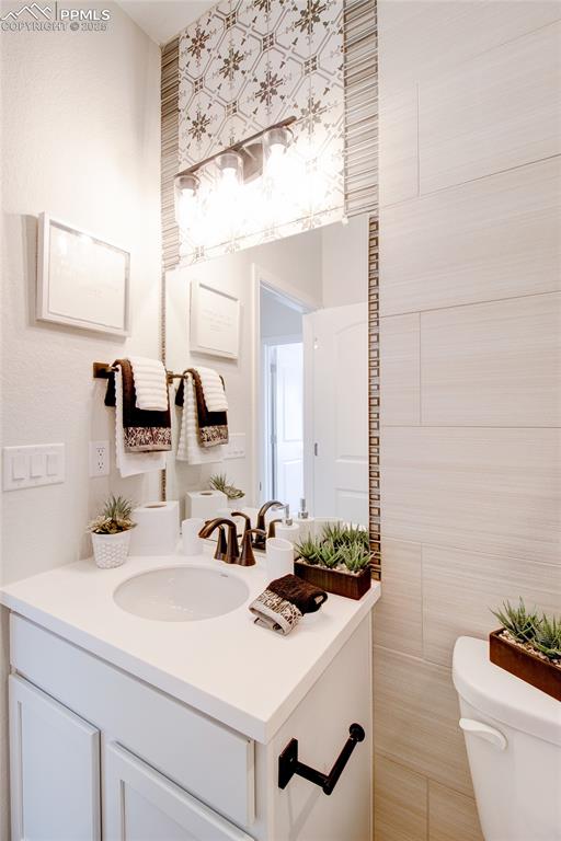 Image 18 of 32: Bathroom with toilet and vanity