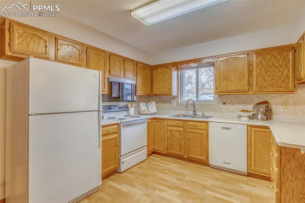 Image 11 of 37: Kitchen