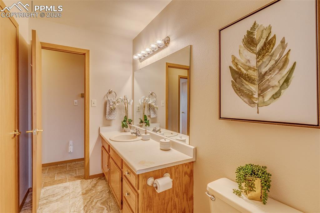 Image 17 of 37: Bathroom