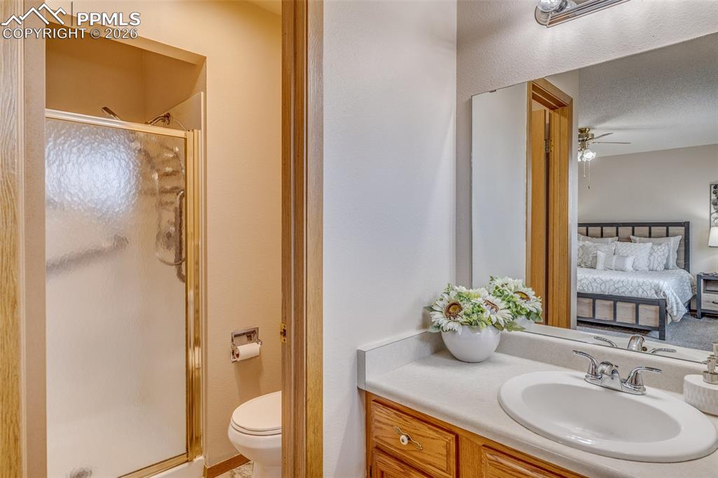 Image 27 of 37: Bathroom