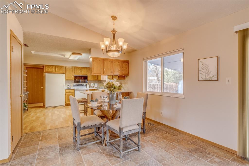 Image 9 of 37: Dining Area