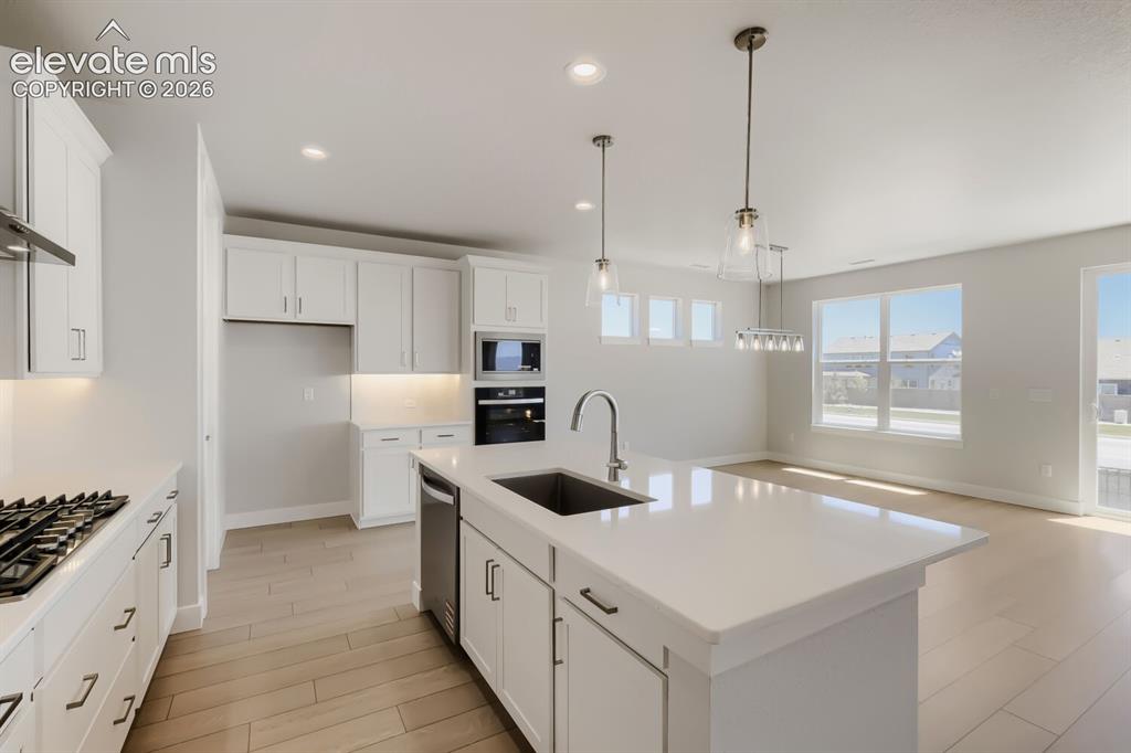 Image 10 of 27: Kitchen