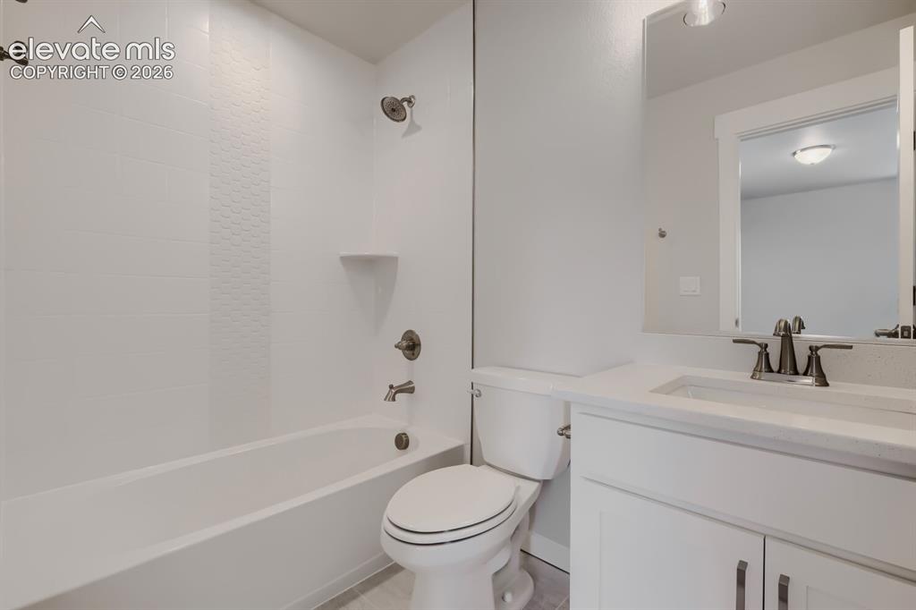 Image 20 of 27: Bathroom