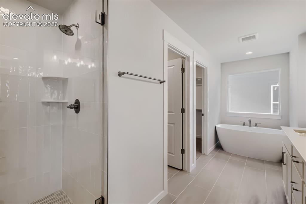 Image 24 of 27: Bathroom