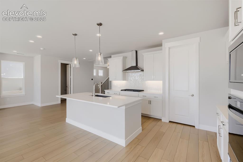 Image 8 of 27: Kitchen