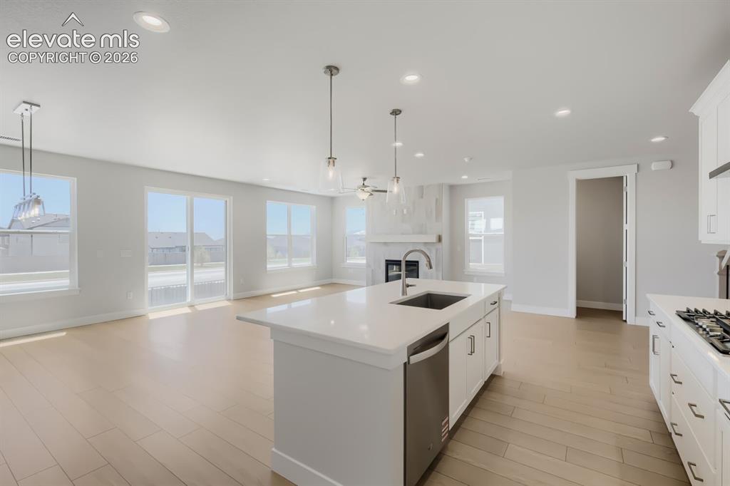 Image 9 of 27: Kitchen