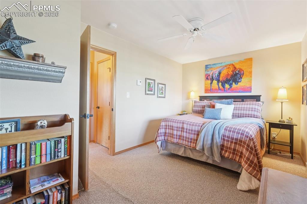 Image 20 of 25: Bedroom